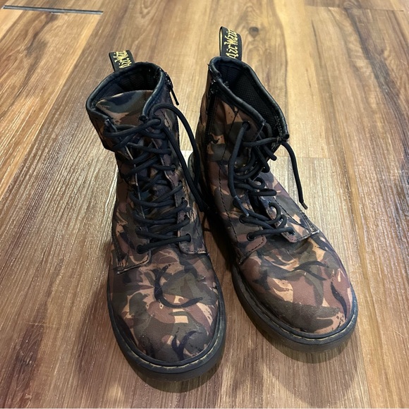 Kids Camo Dr. Martens boots size 4M combat Brown & green - Picture 2 of 9